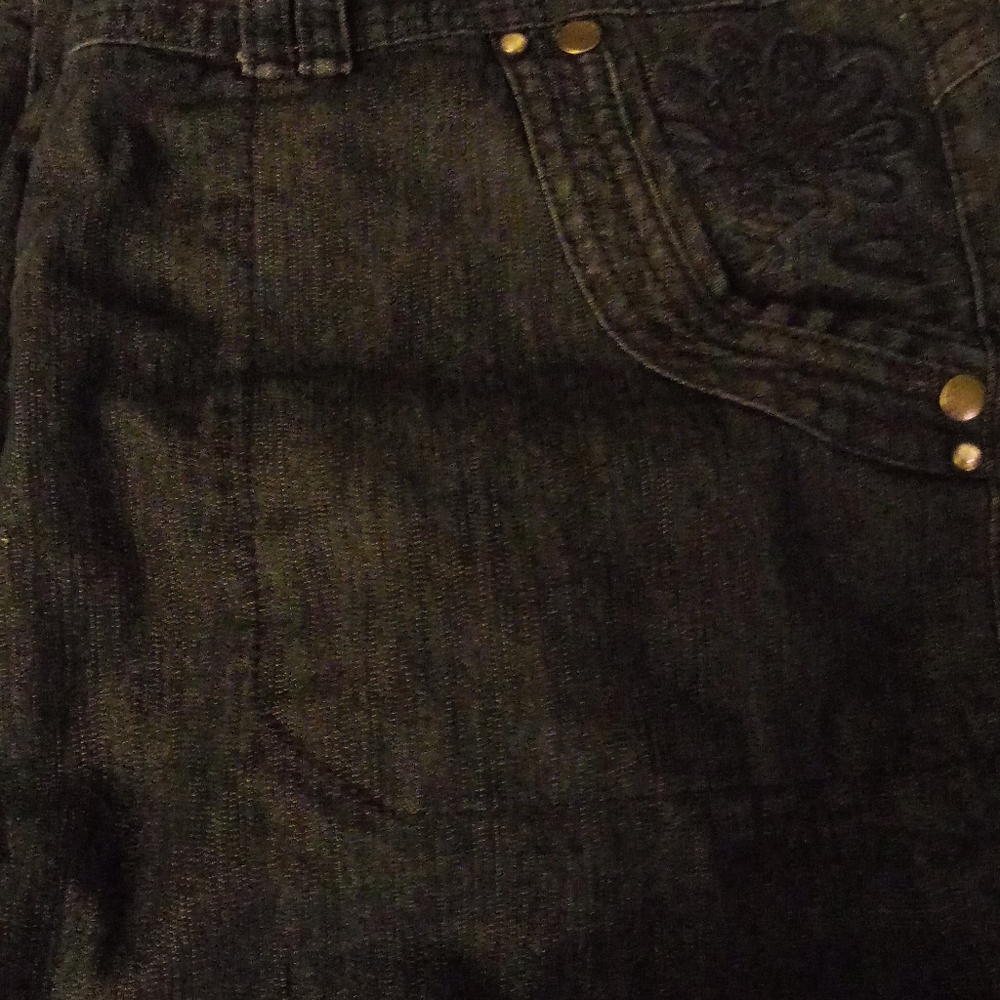 Ladie's navy blue bermudas